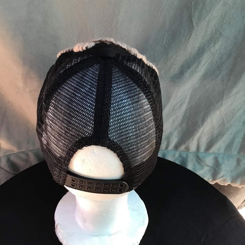 Women's hat - Picture 2 of 3